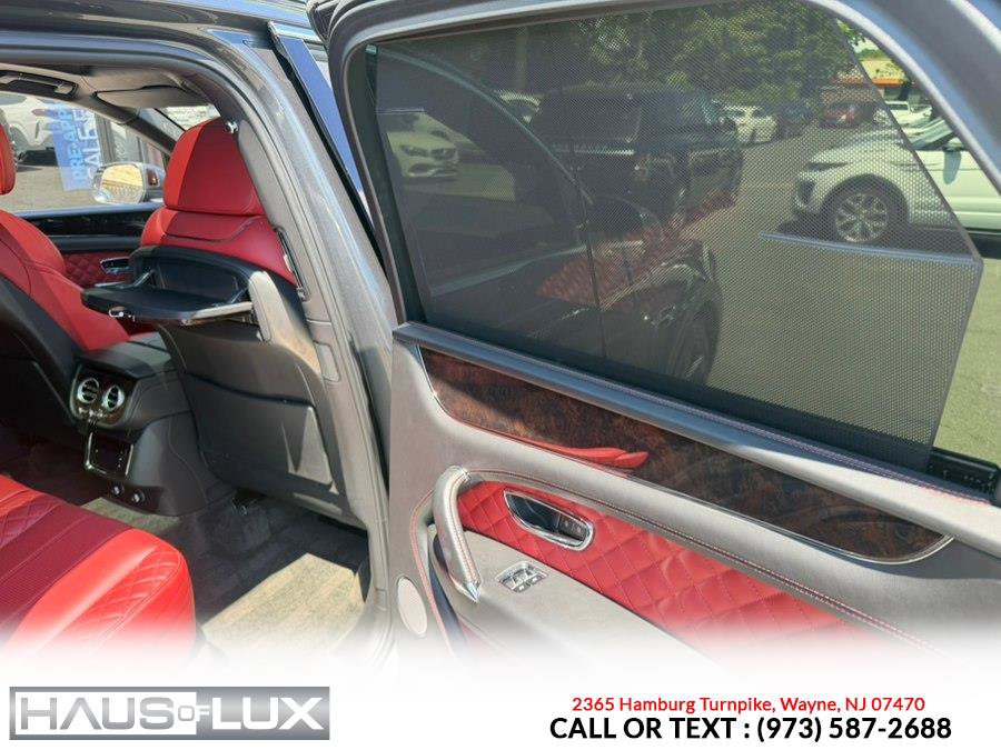 Used 2017 Bentley Bentayga AWD/4WD image 31