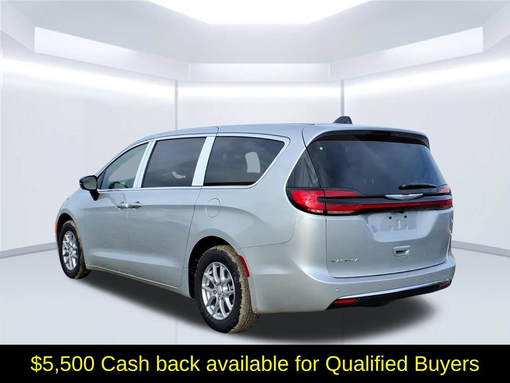 New 2026 Chrysler Pacifica Select FWD image 4