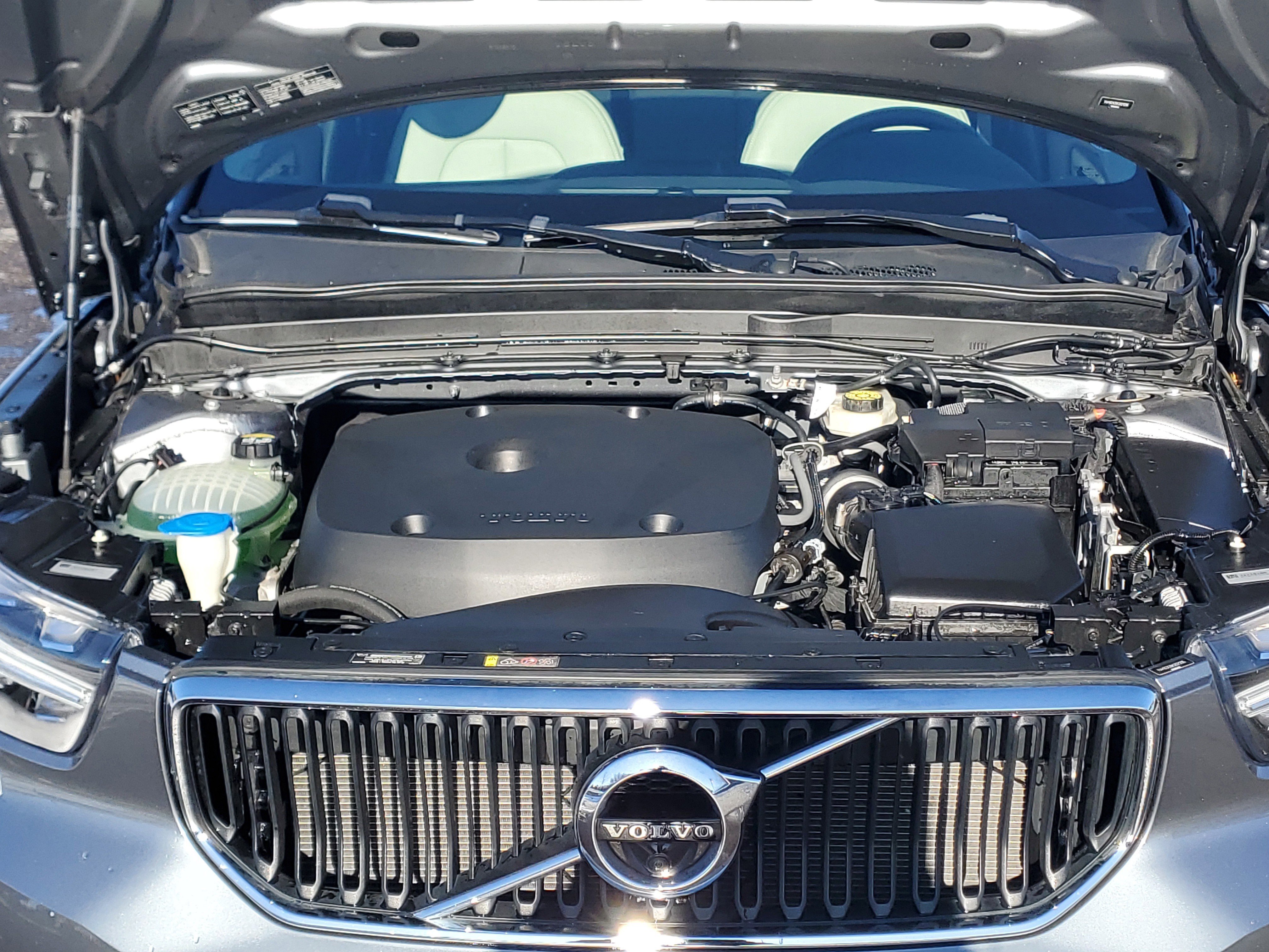 Used 2019 Volvo XC40 T5 Momentum image 8