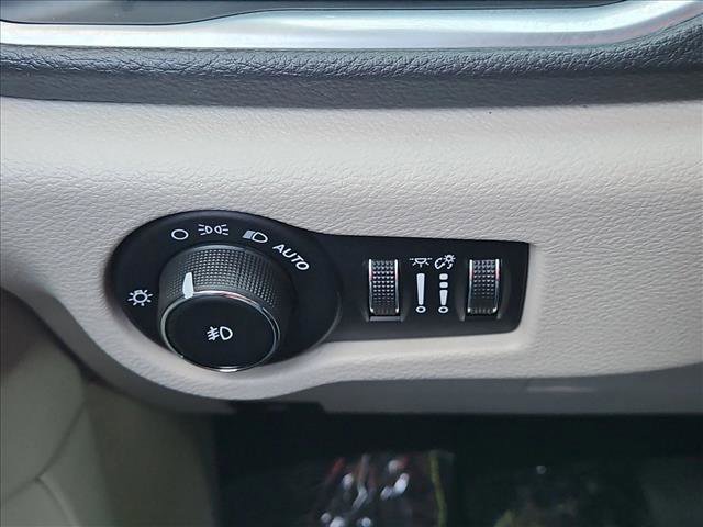Used 2018 Chrysler Pacifica Limited FWD image 17