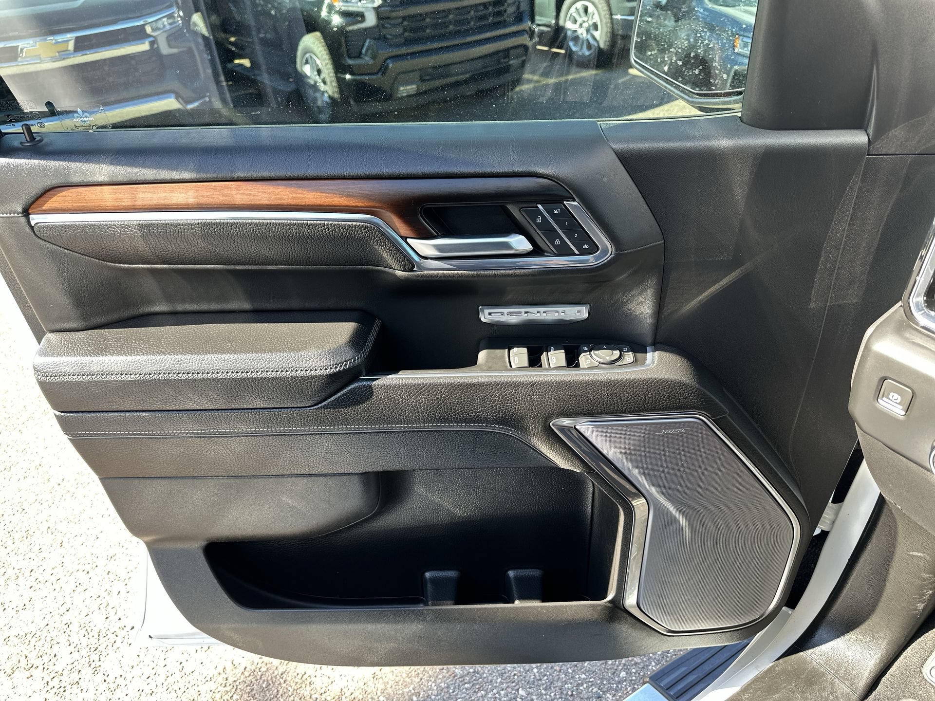 Used 2024 GMC Sierra 1500 Denali AWD/4WD image 32