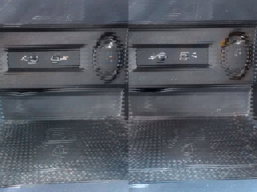 Used 2022 Volkswagen Tiguan SE image 33