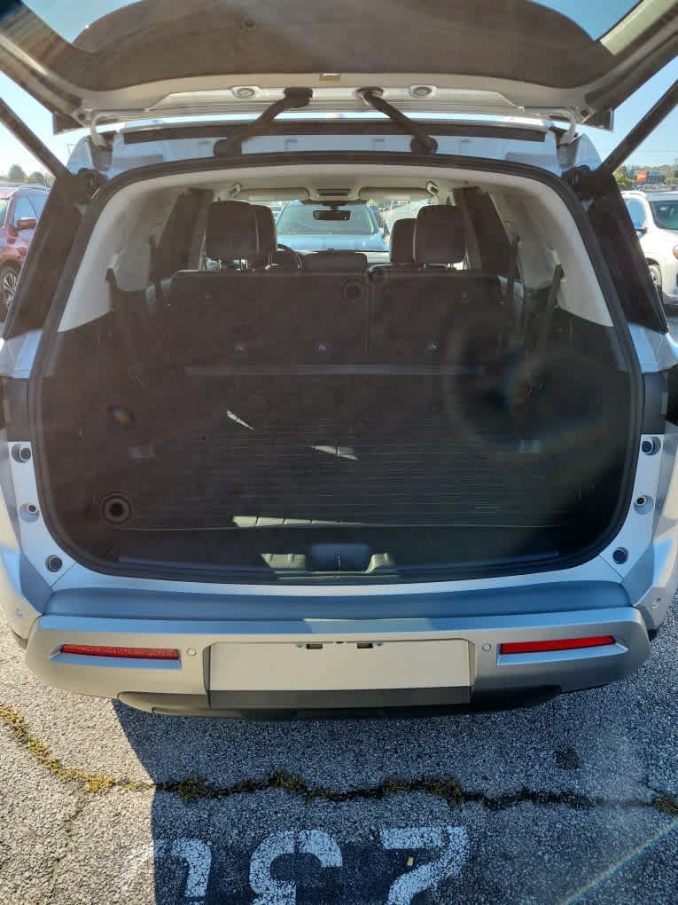 Used 2025 Nissan Pathfinder SL AWD/4WD image 25