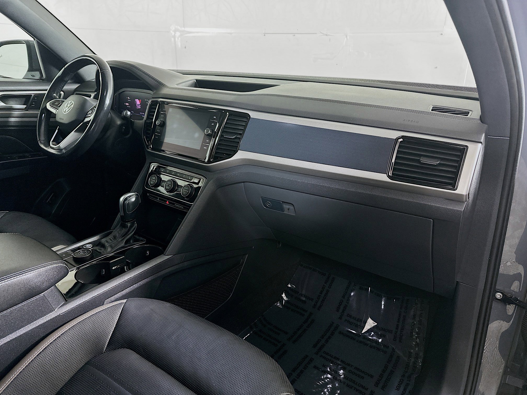 Used 2020 Volkswagen Atlas Cross Sport SEL Premium image 29