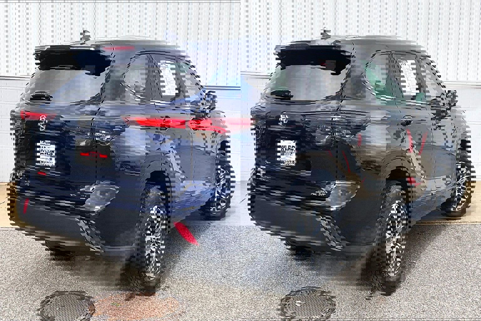 Used 2025 Toyota Highlander XLE image 17