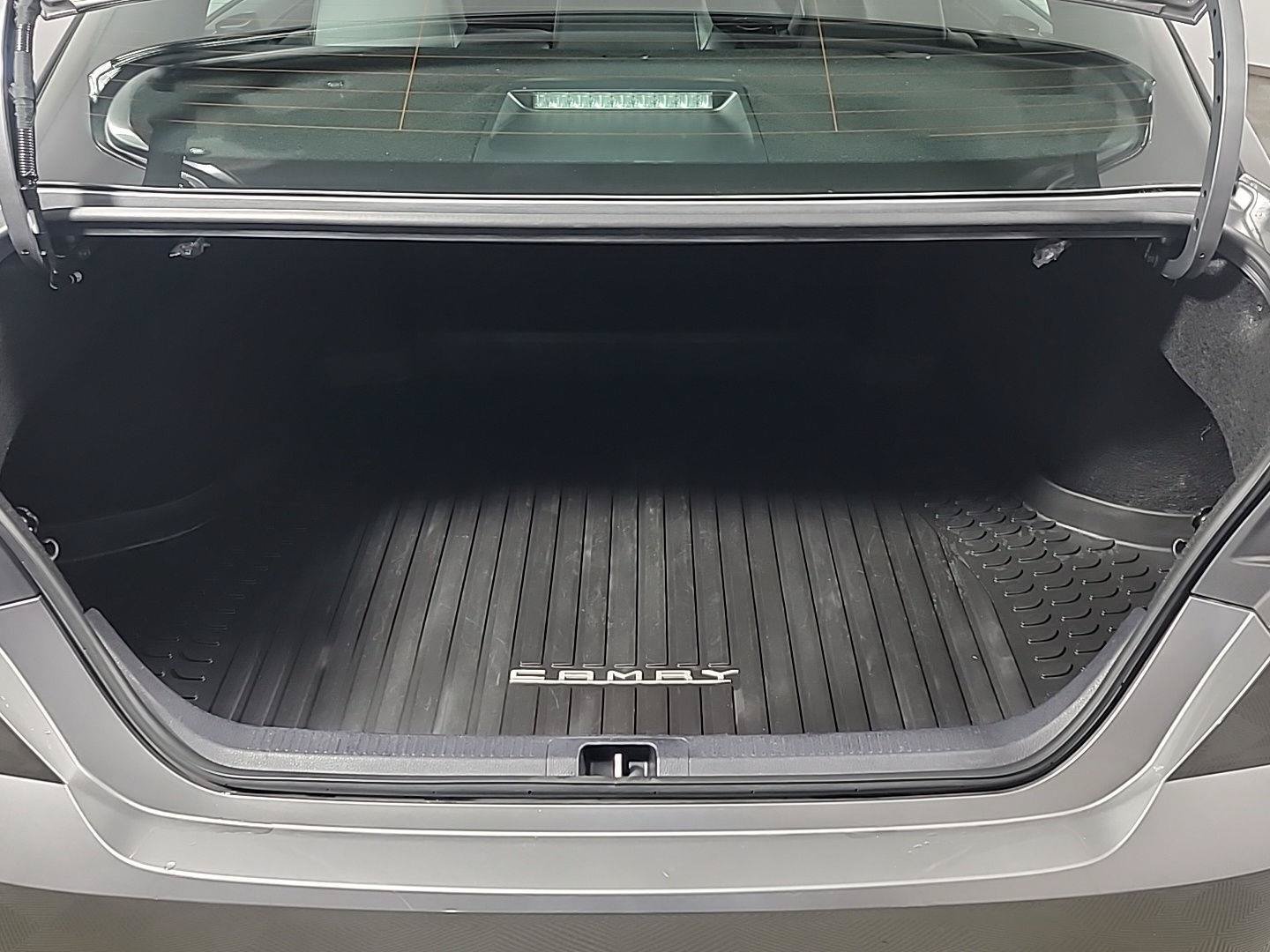 Used 2025 Toyota Camry SE w/ Convenience Package FWD image 7
