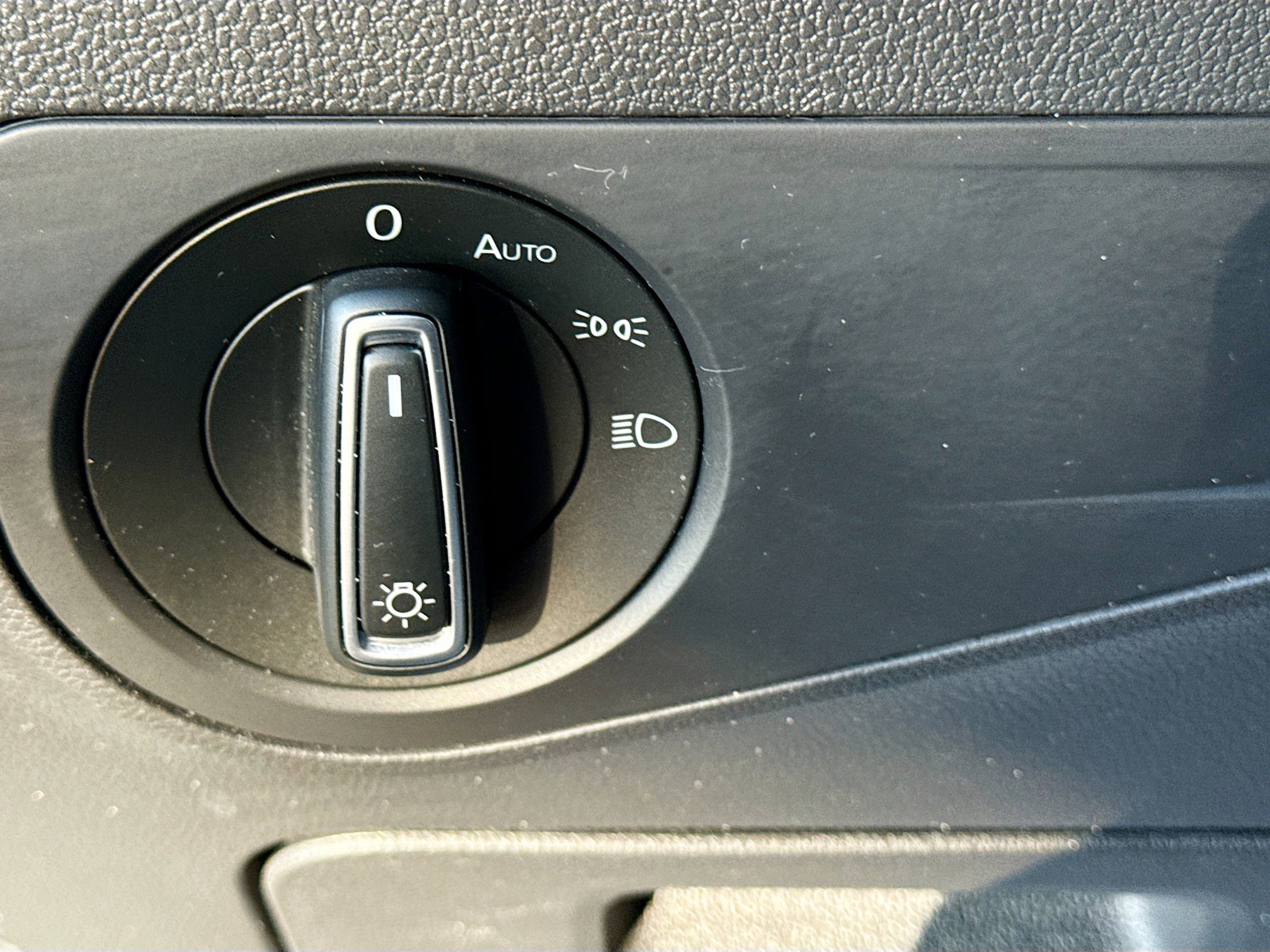 Used 2021 Volkswagen Tiguan SE w/ Panoramic Sunroof Package image 34