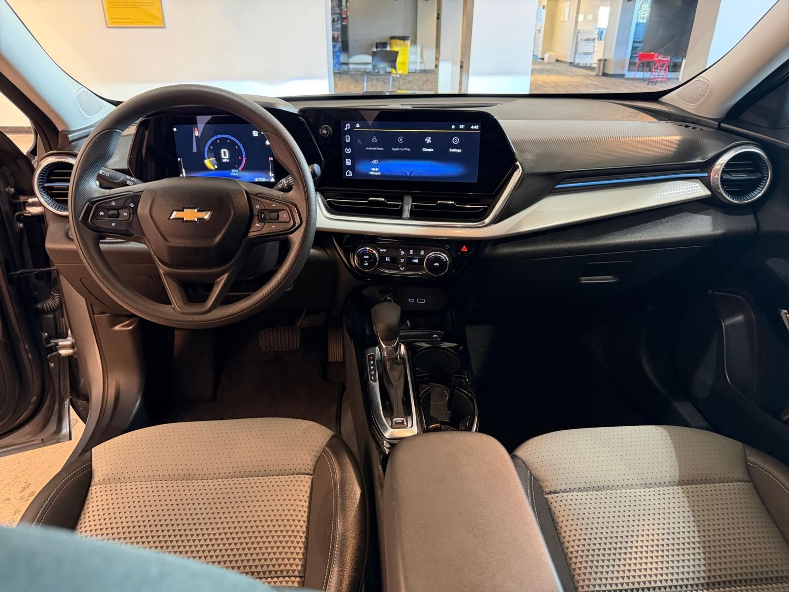 Used 2026 Chevrolet Trax LT FWD image 31