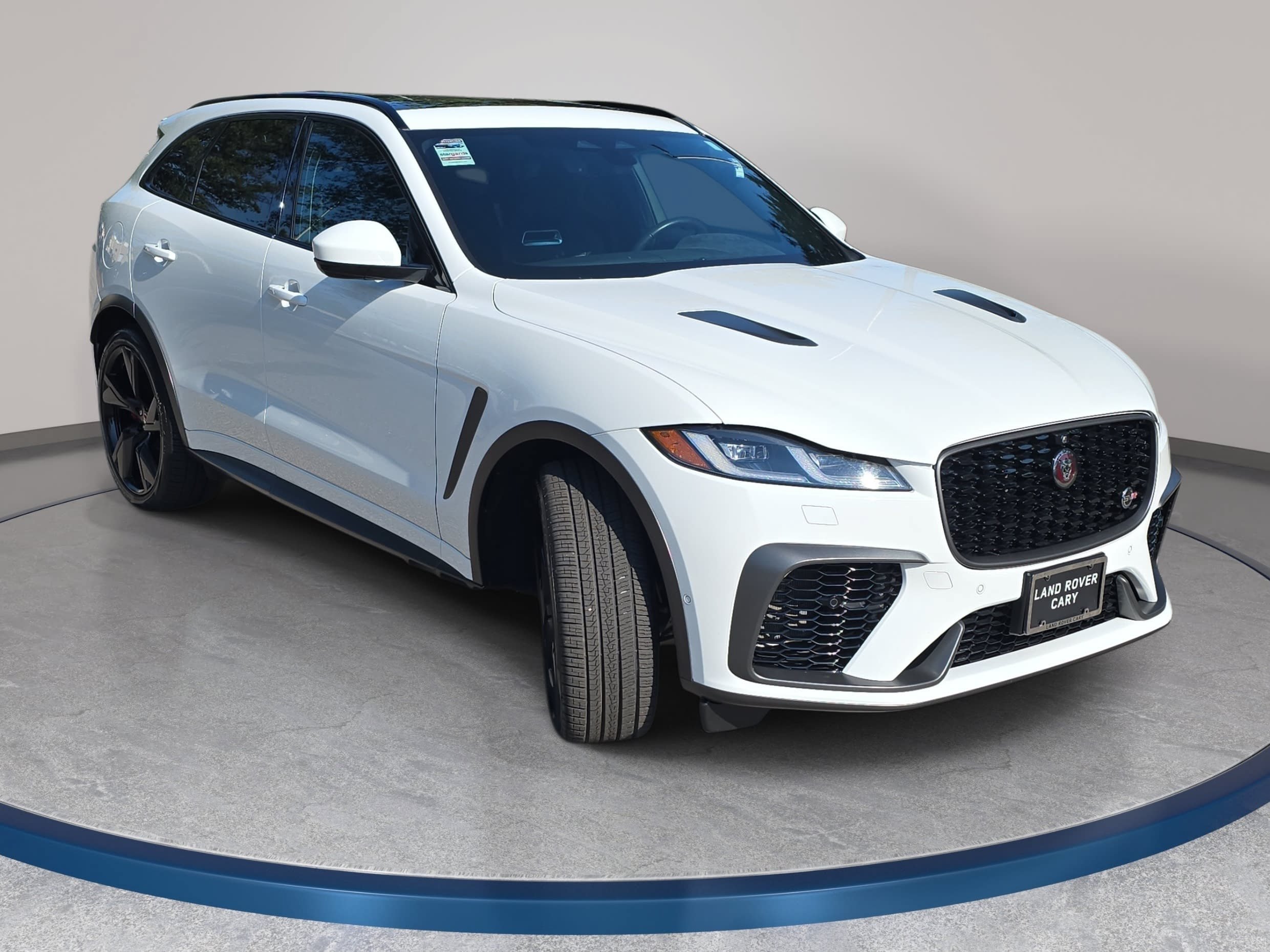 Certified 2023 Jaguar F-PACE SVR AWD/4WD image 3