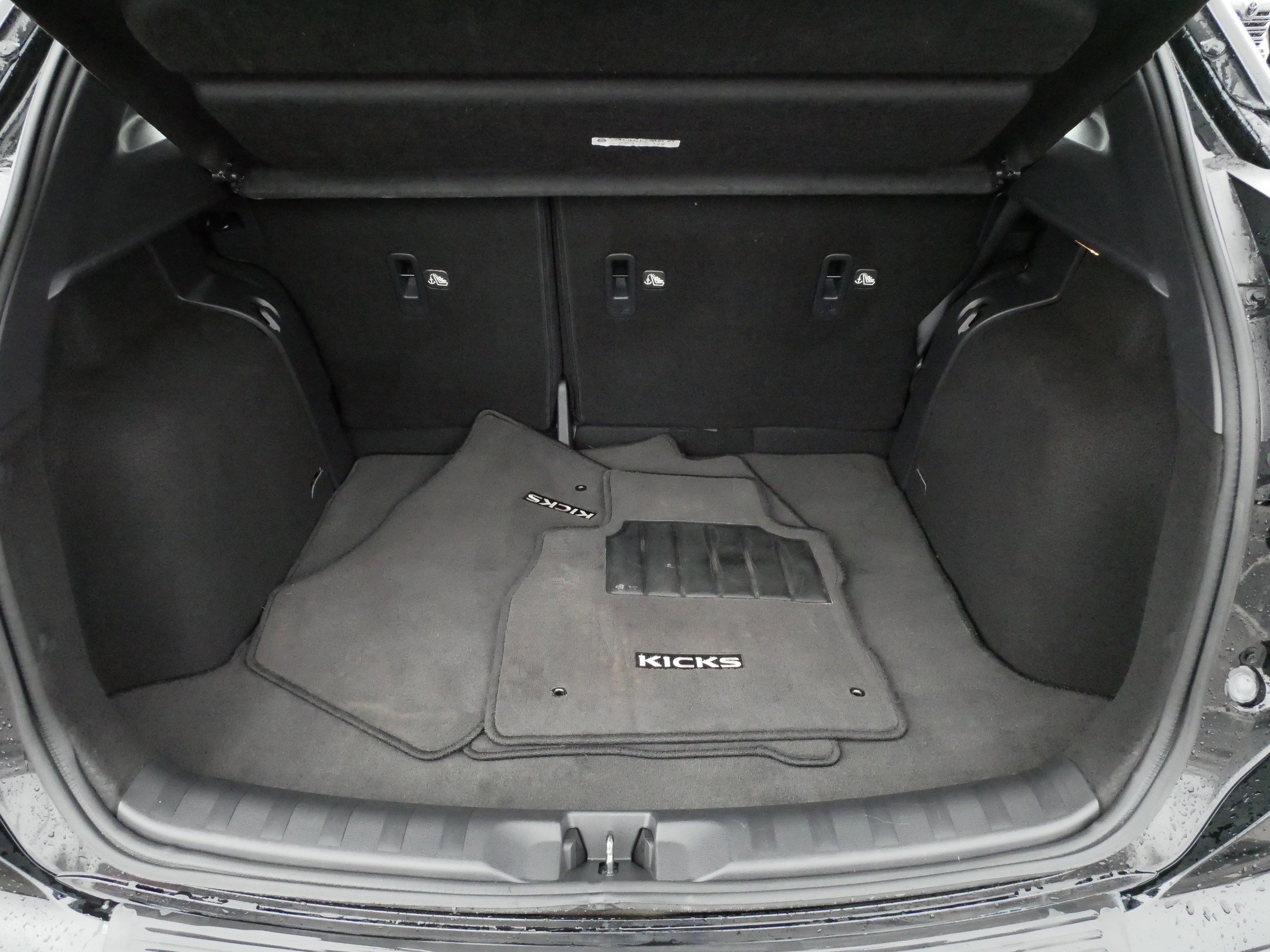 Used 2021 Nissan Kicks SR w/ SR Premium Package image 18