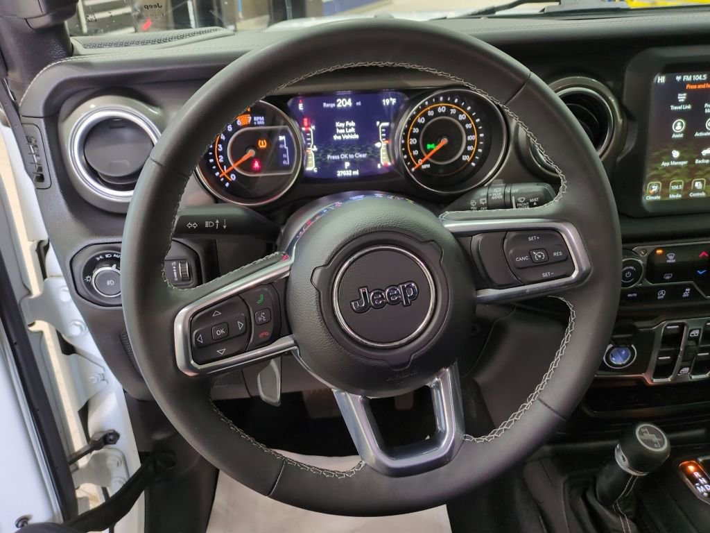 Used 2023 Jeep Wrangler Unlimited Sahara AWD/4WD image 5