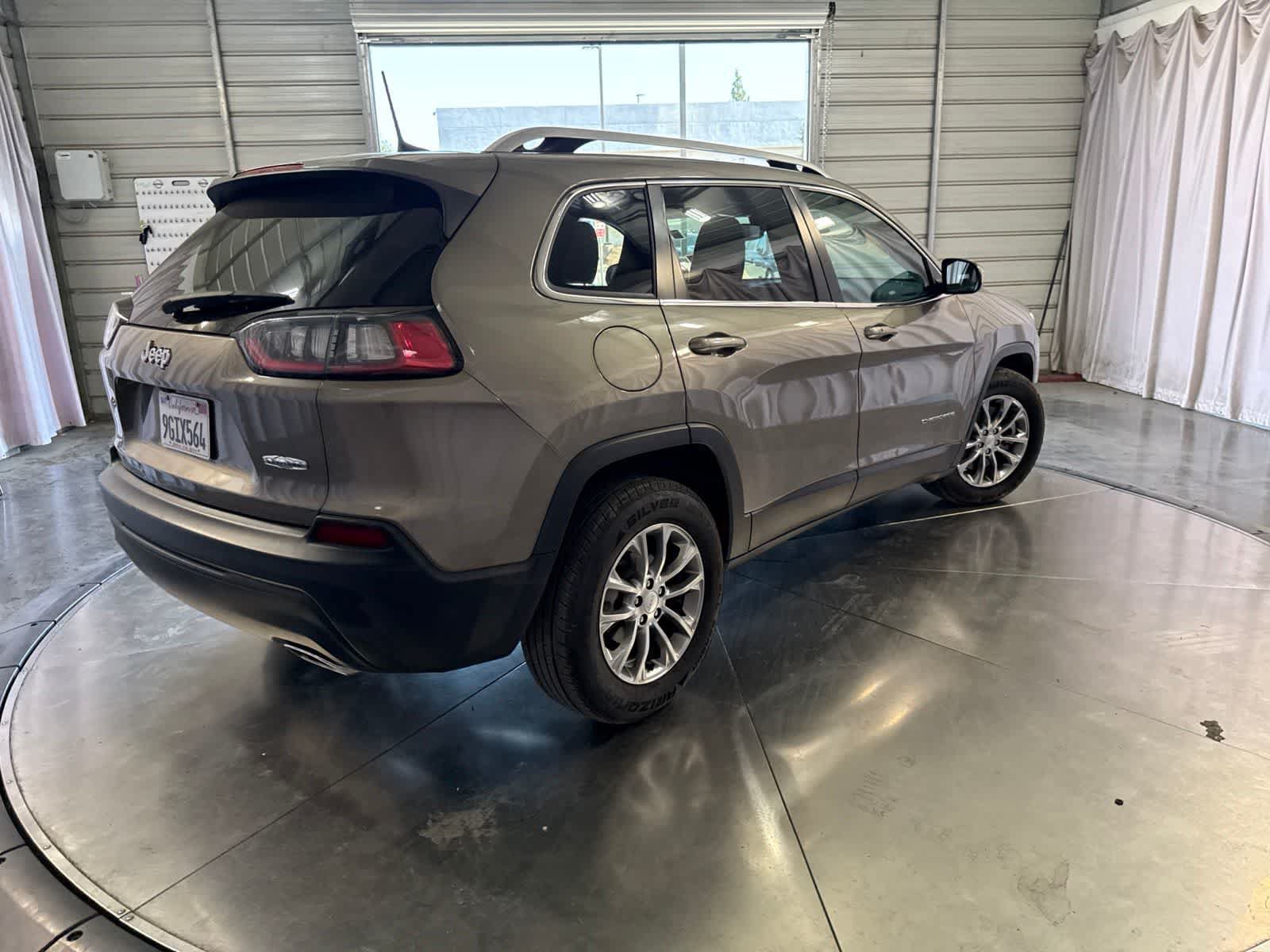 Used 2019 Jeep Cherokee Latitude Plus w/ Comfort/Convenience Group FWD image 5