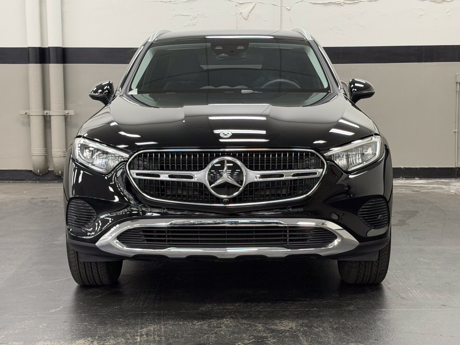 Used 2025 Mercedes-Benz GLC 350e 4MATIC image 4