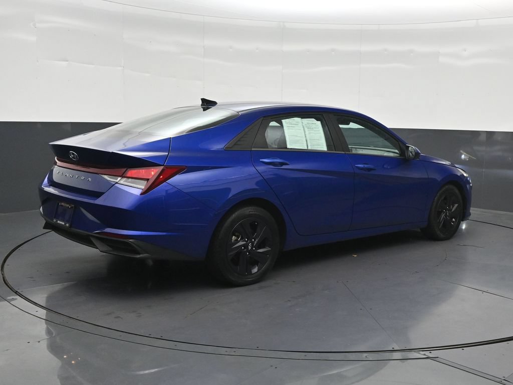Used 2022 Hyundai Elantra SEL w/ Convenience Package FWD image 5