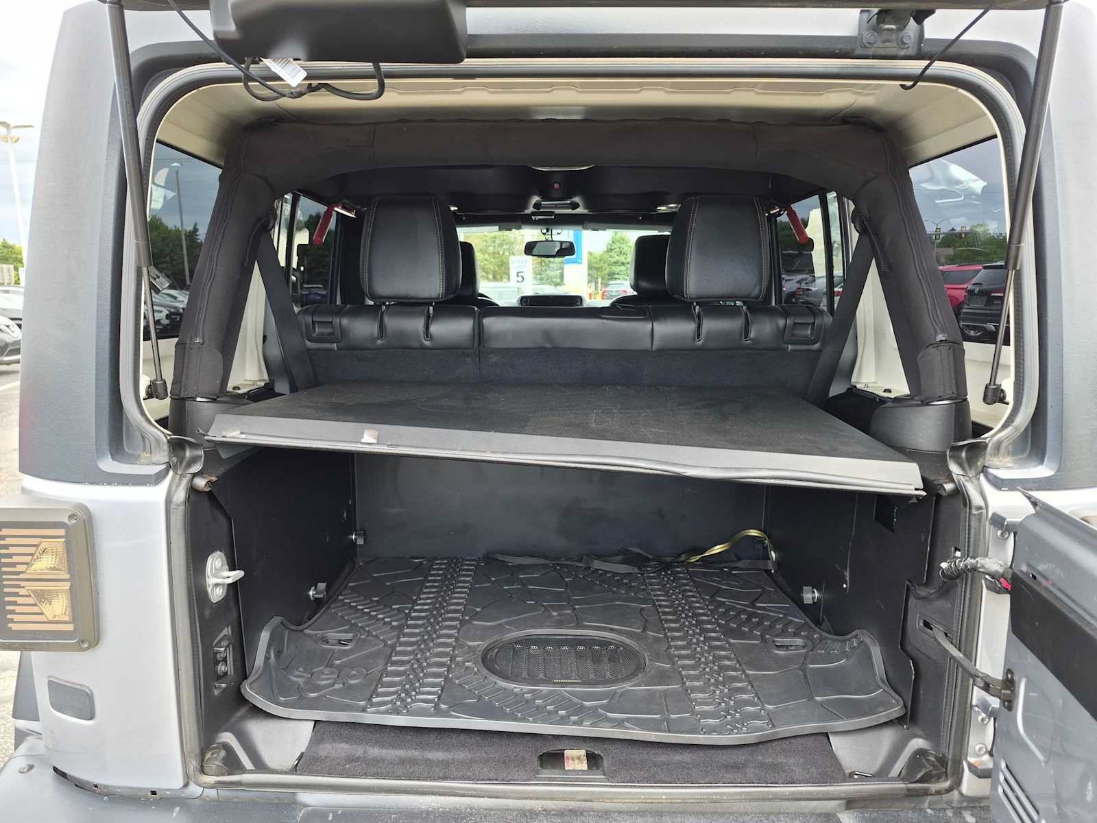 Used 2016 Jeep Wrangler Unlimited Rubicon AWD/4WD image 28