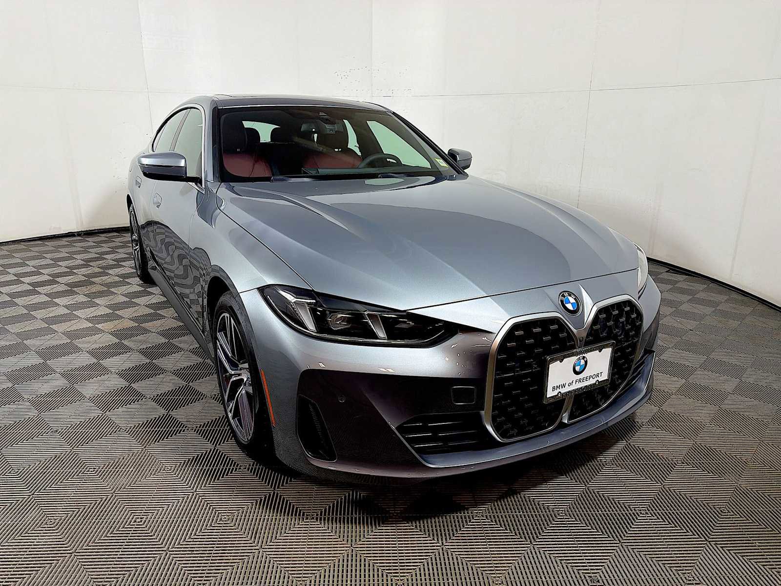 Used 2025 BMW 430i w/ Premium Package image 2