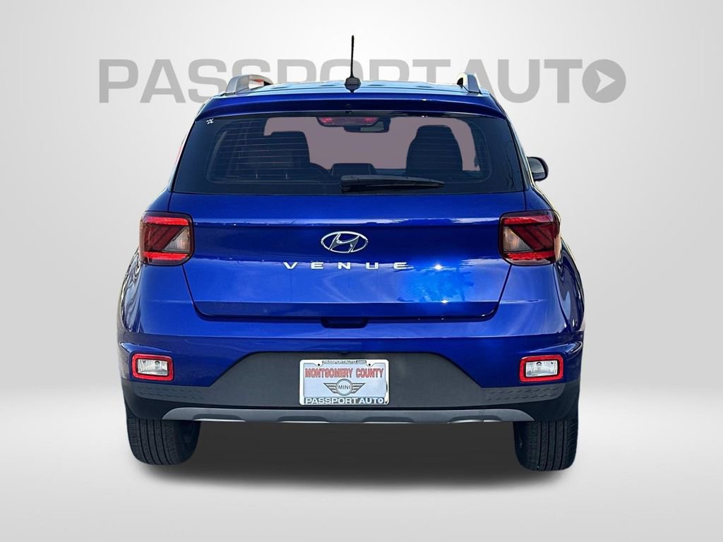 Used 2024 Hyundai Venue Limited image 3