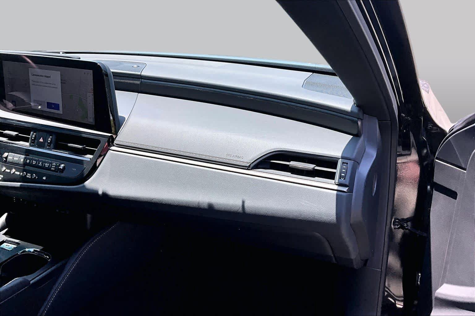 Used 2025 Lexus ES 300h w/ Premium Package FWD image 18