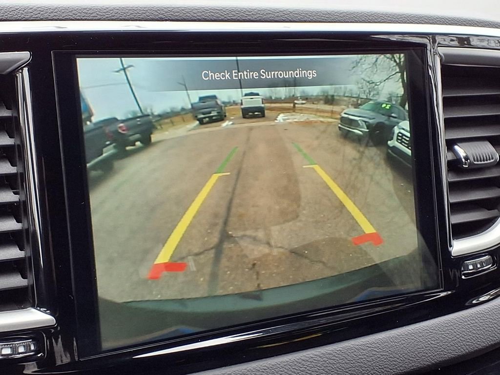 Used 2026 Chrysler Pacifica Select image 18