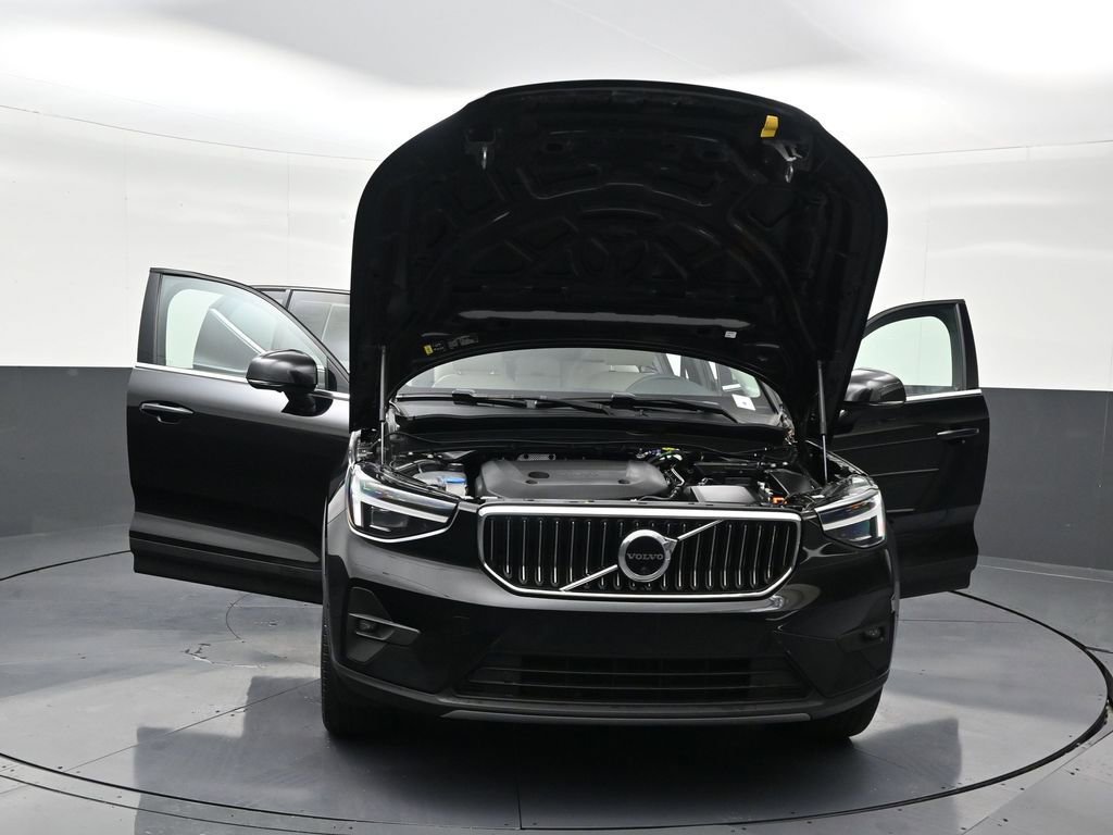 Certified 2023 Volvo XC40 B5 Ultimate w/ Protection Package image 37