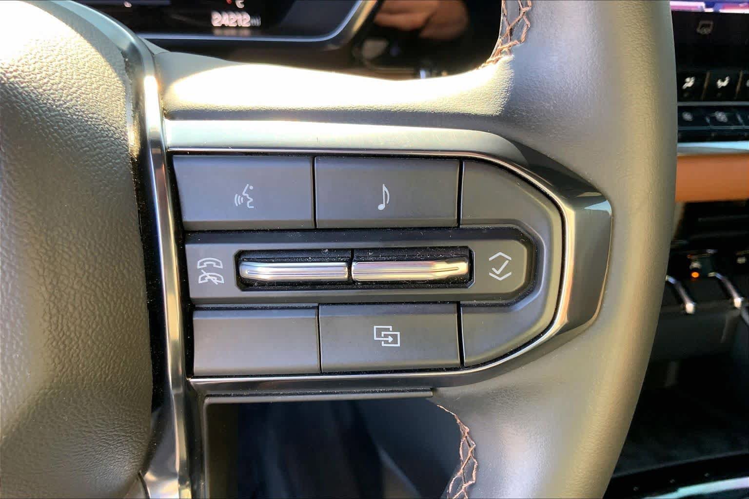 Used 2024 GMC Canyon AT4 w/ Canyon Safety Plus Package AWD/4WD image 39