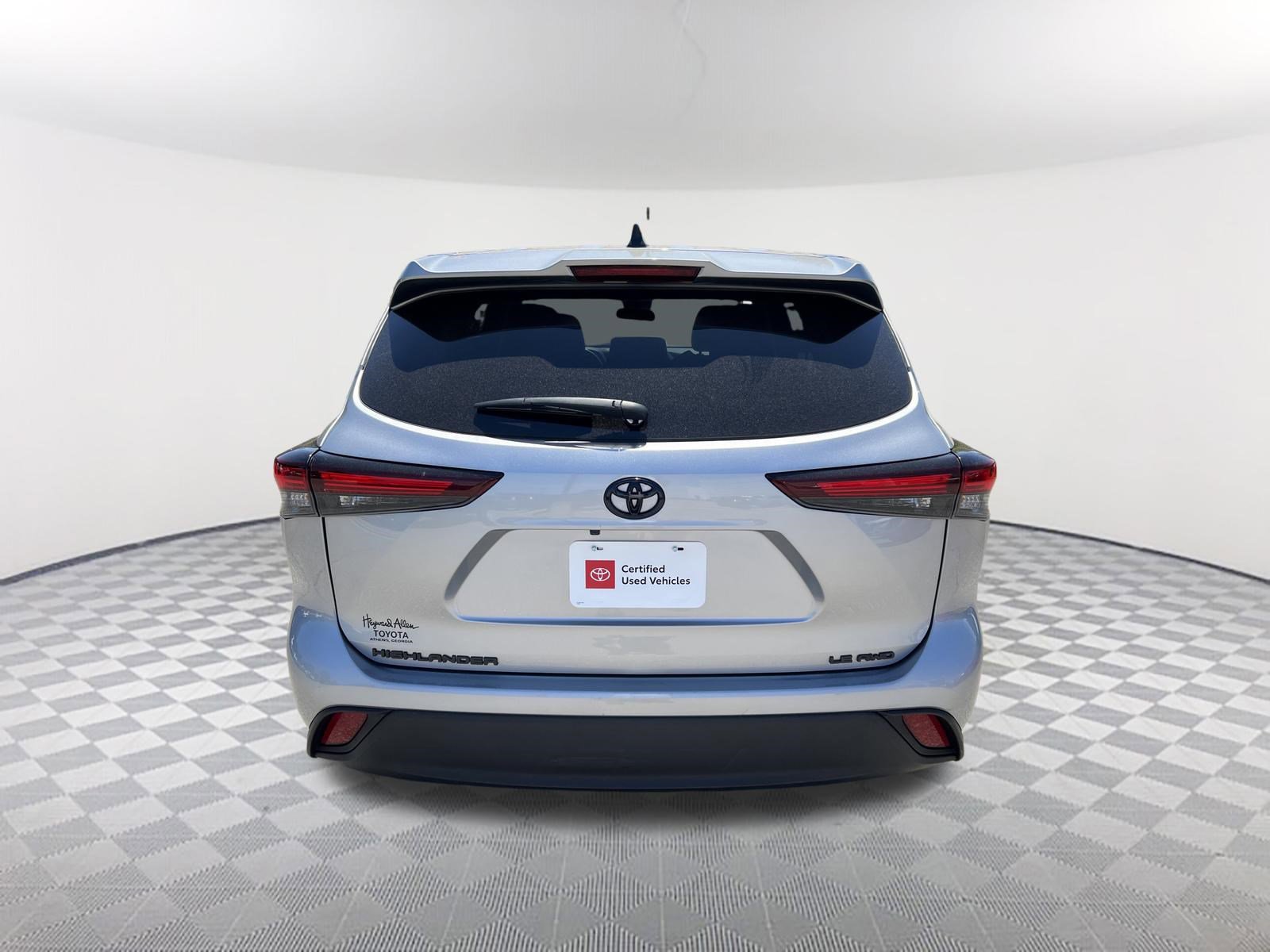Certified 2024 Toyota Highlander LE AWD/4WD image 17