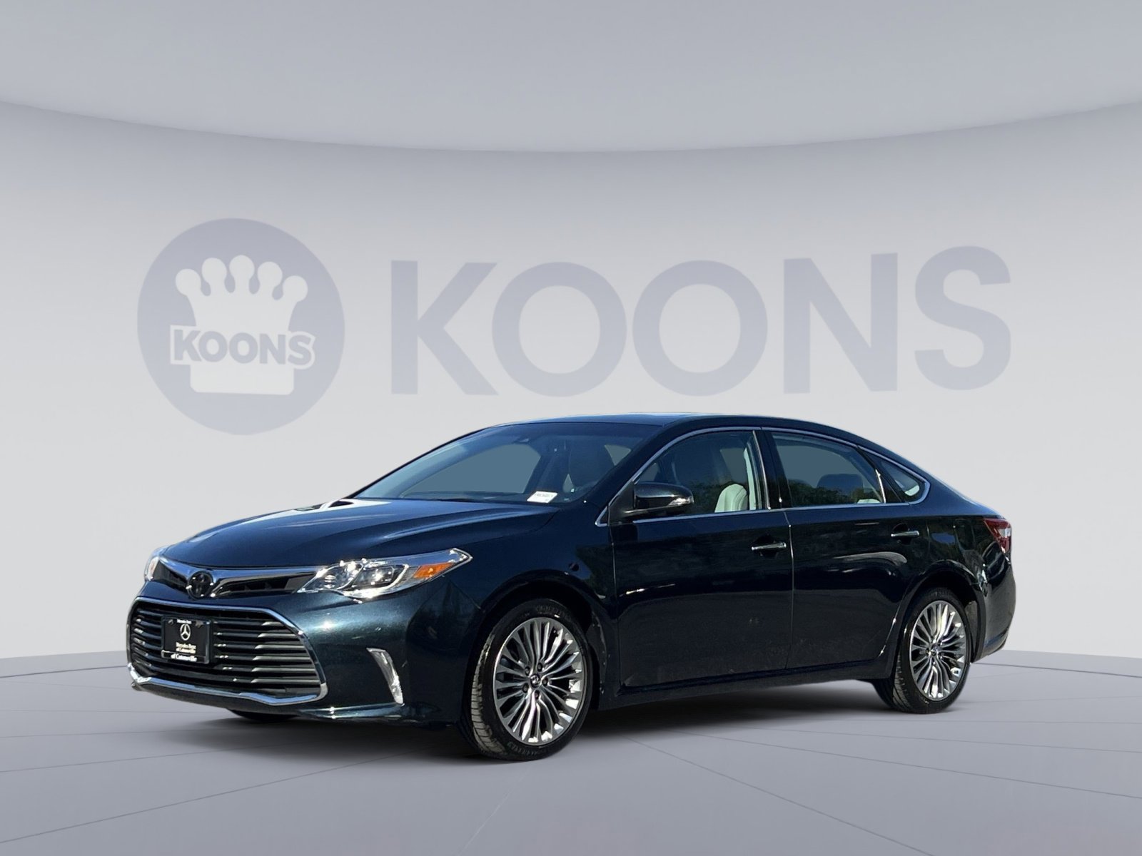 Used 2017 Toyota Avalon Limited FWD image 2