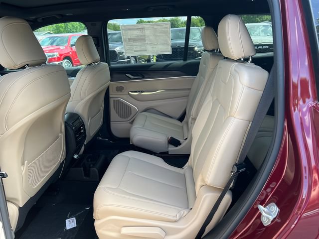 New 2026 Jeep Grand Cherokee L Limited w/ Limited Altitude Package AWD/4WD image 4