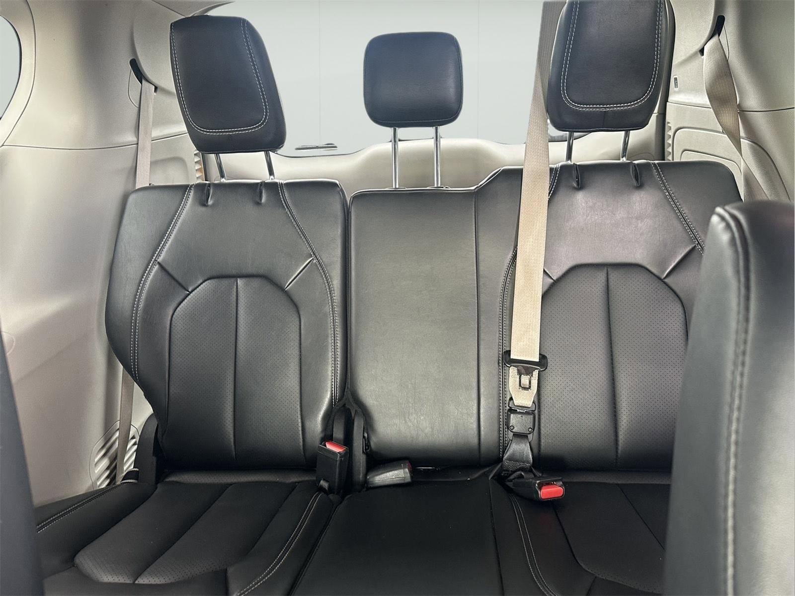 Used 2024 Chrysler Pacifica Select FWD image 43
