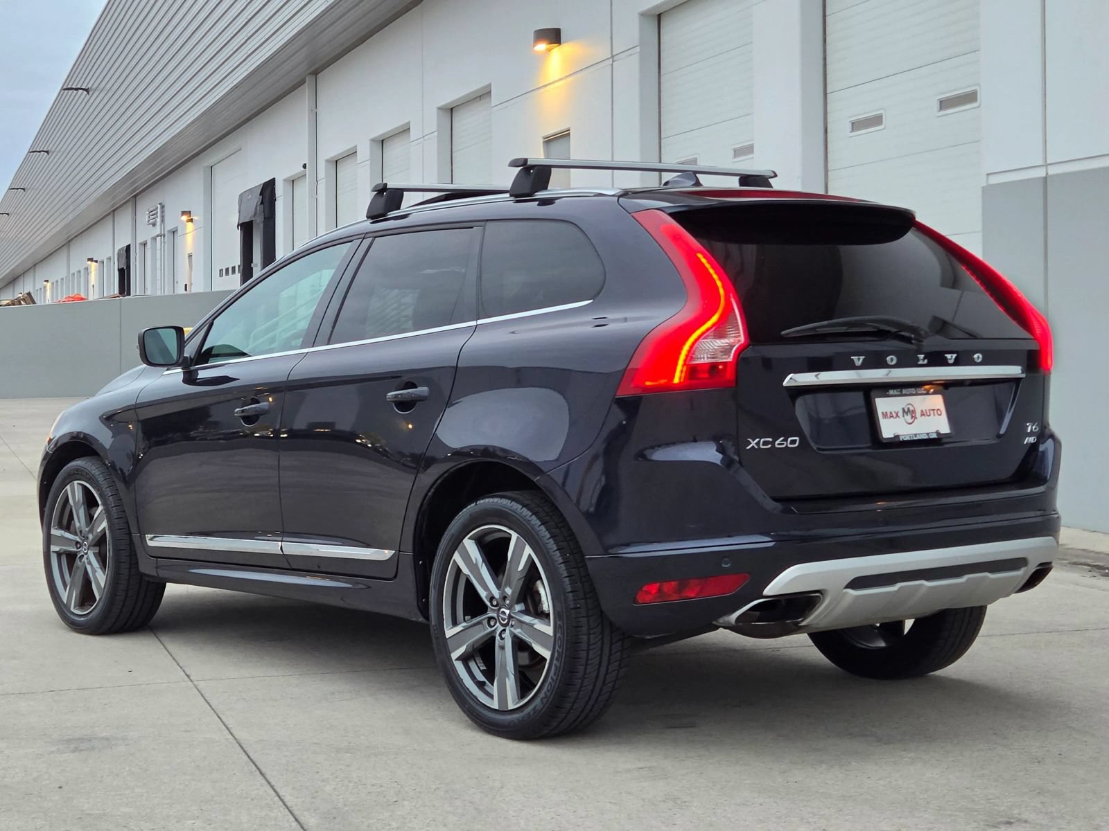 Used 2017 Volvo XC60 T6 Dynamic w/ Preferred Option Package AWD/4WD image 6
