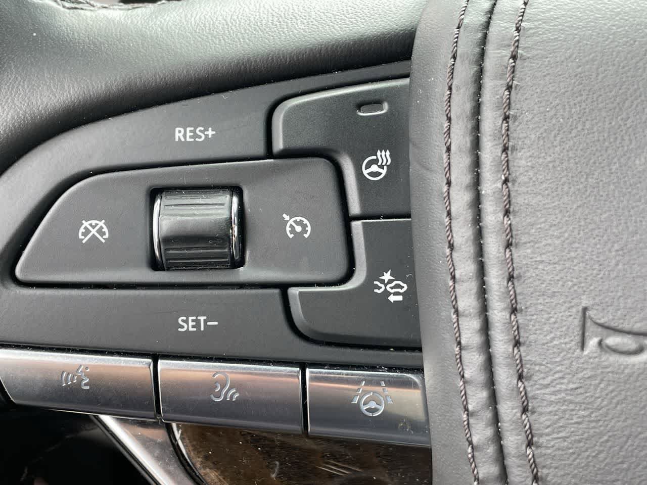 Used 2024 Cadillac Escalade ESV Sport Platinum w/ LPO, ONYX Package AWD/4WD image 27
