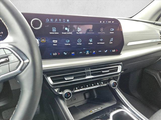 Used 2025 Chevrolet Traverse LT image 13