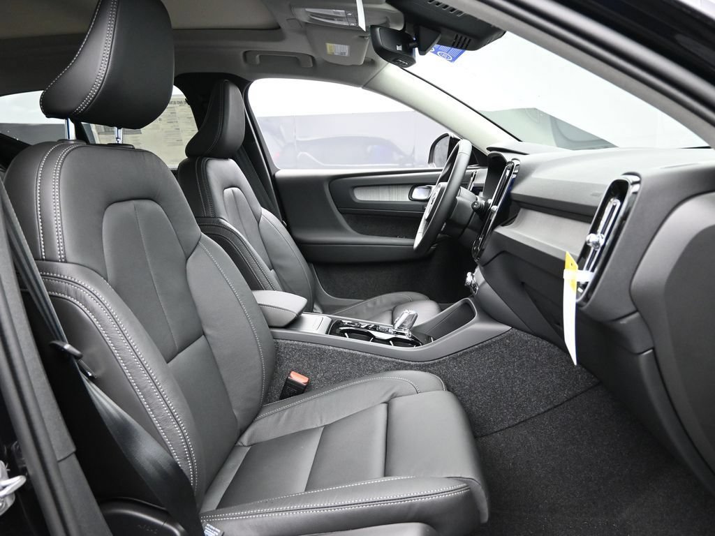 Used 2025 Volvo XC40 B5 Ultra w/ Climate Package AWD/4WD image 34