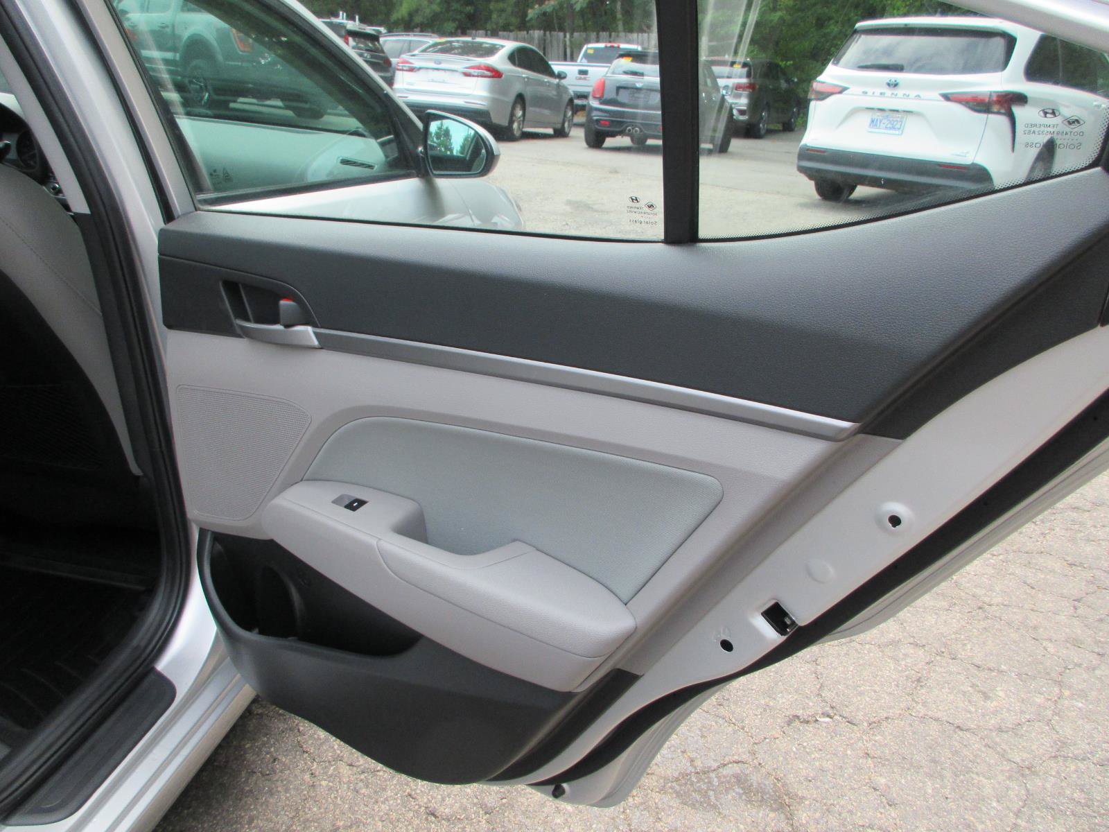 Used 2018 Hyundai Elantra Value Edition w/ Cargo Package FWD image 16
