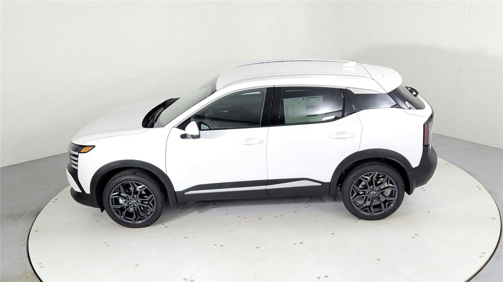 Used 2025 Nissan Kicks SR AWD/4WD image 42