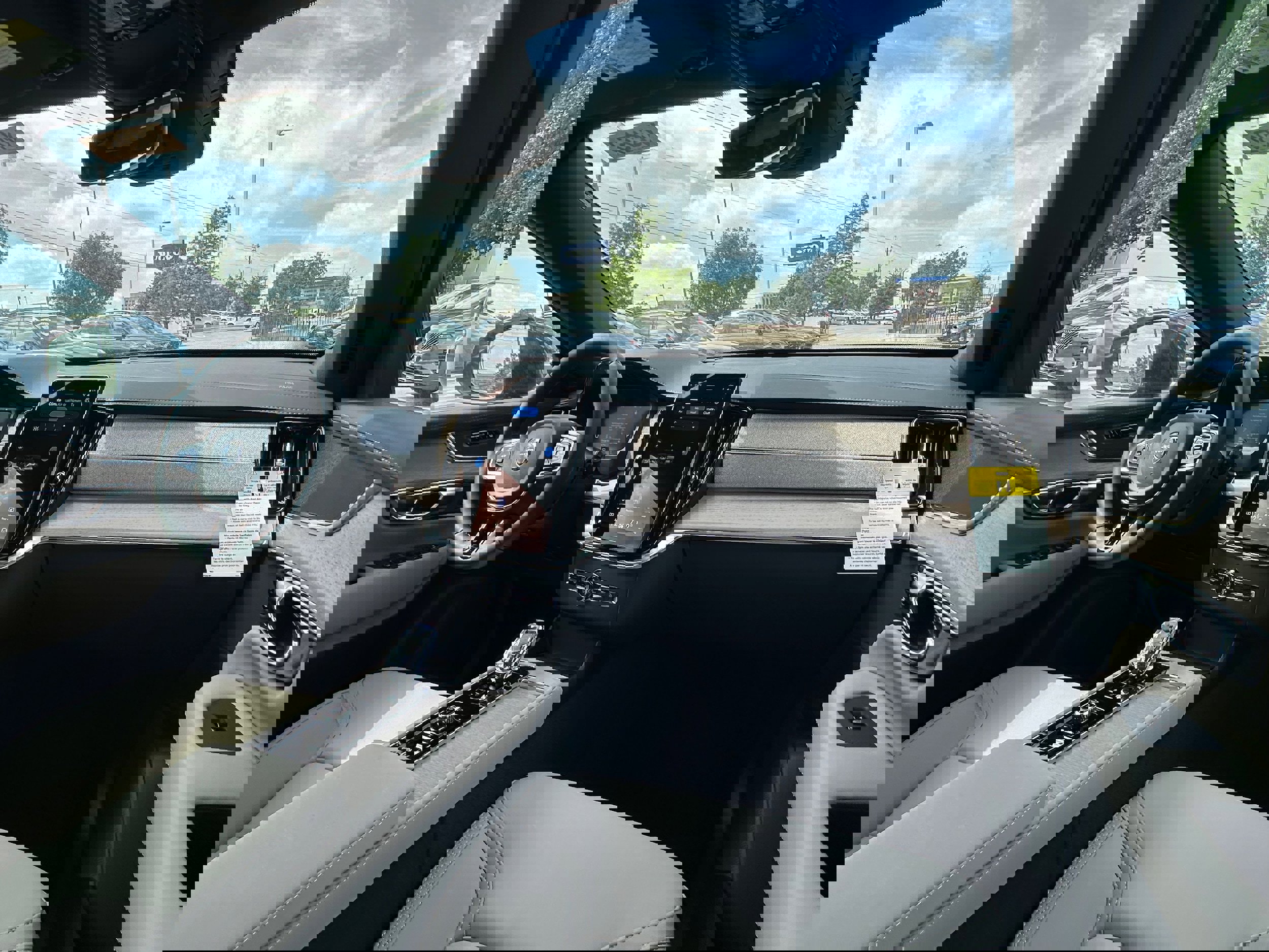 New 2026 Volvo XC90 B6 Core image 11