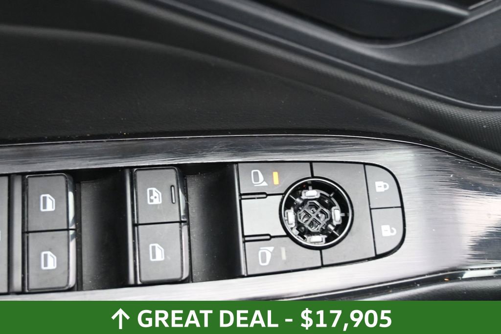 Used 2024 Nissan Rogue S FWD image 17