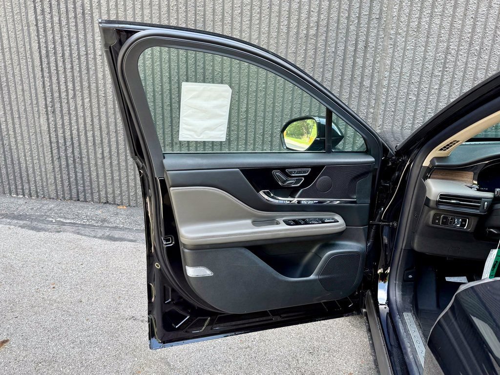 New 2025 Lincoln Corsair Grand Touring AWD/4WD image 13