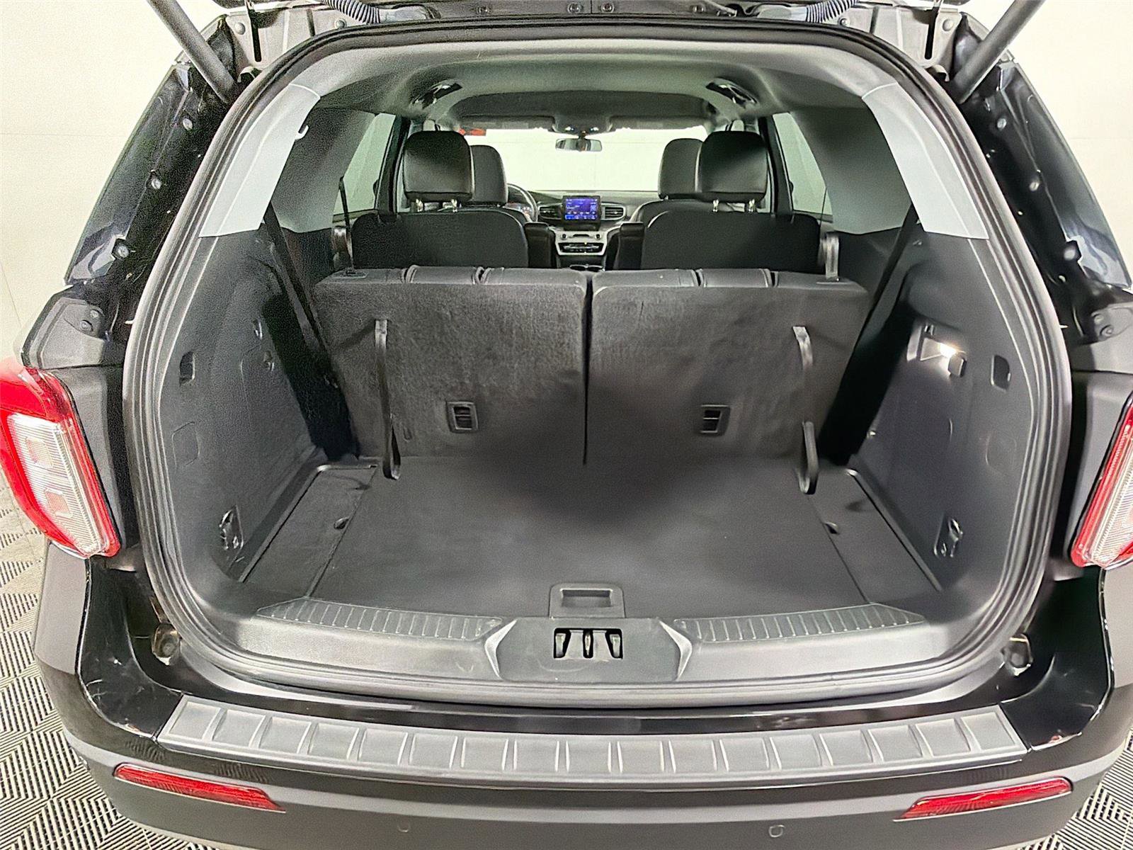 Used 2022 Ford Explorer XLT w/ Equipment Group 202A image 26