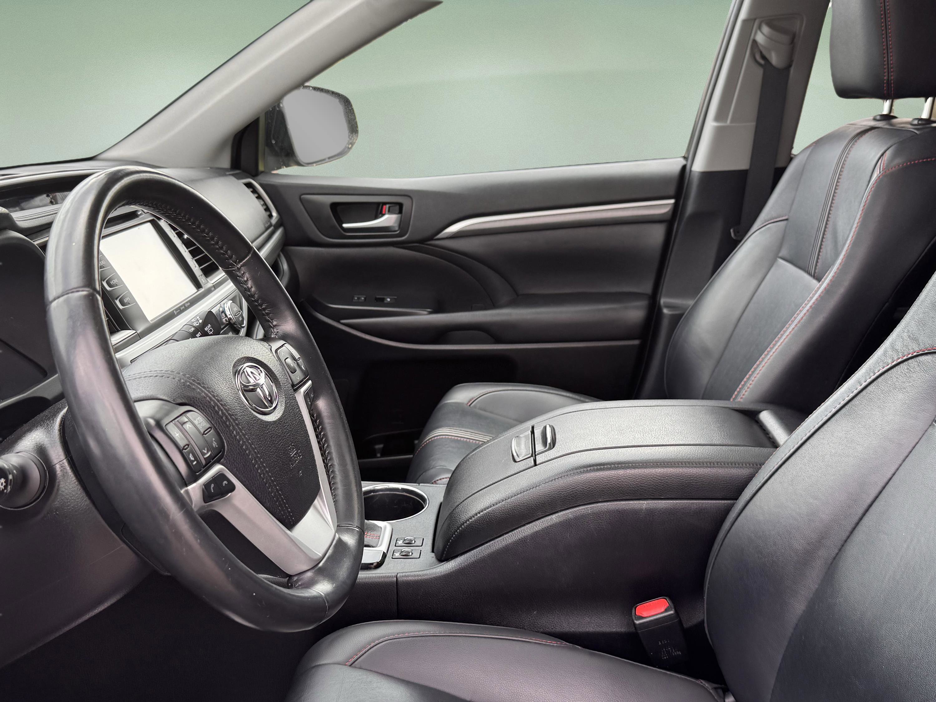 Used 2019 Toyota Highlander SE image 5