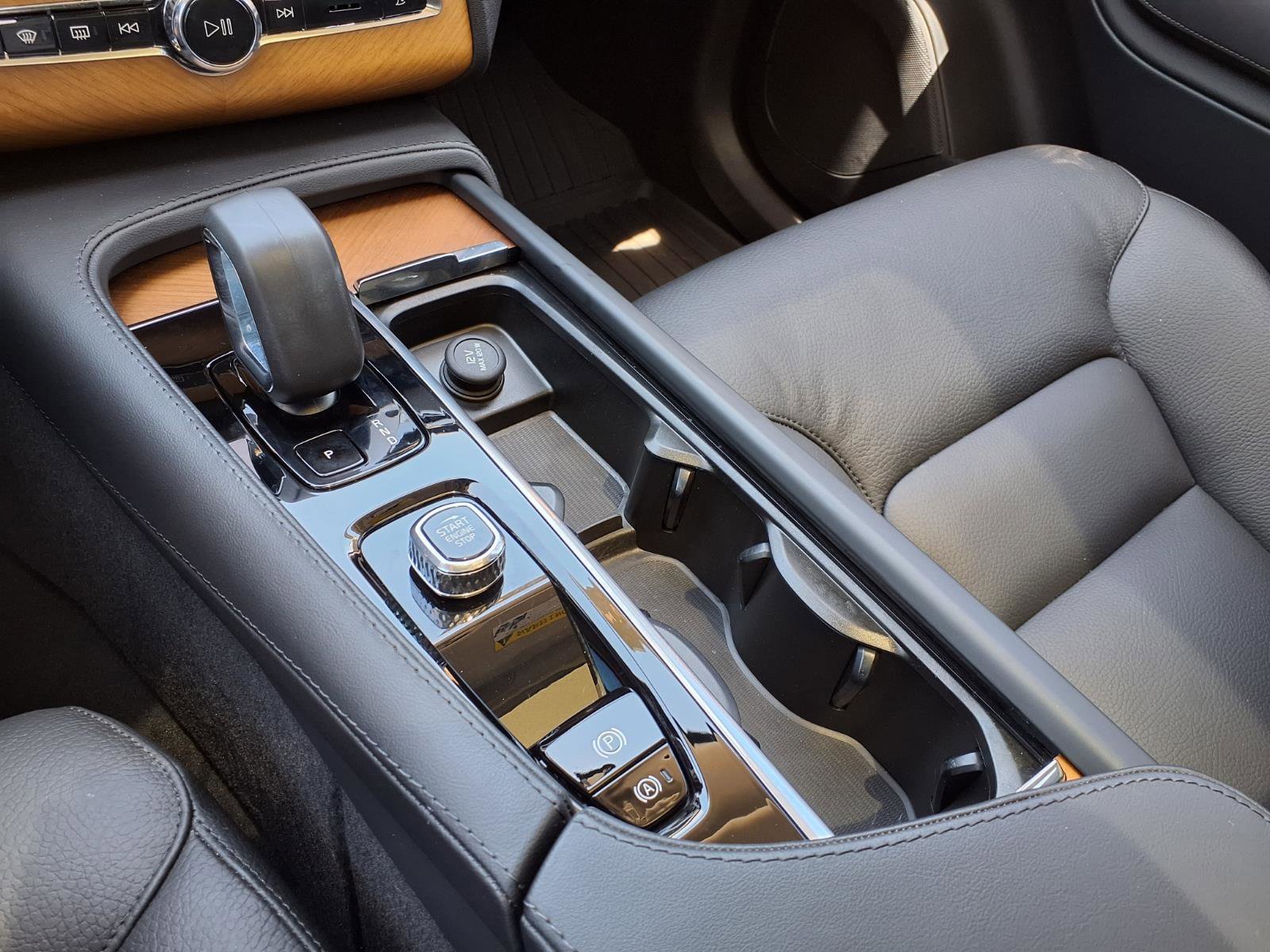 Certified 2024 Volvo XC90 B6 Plus image 25