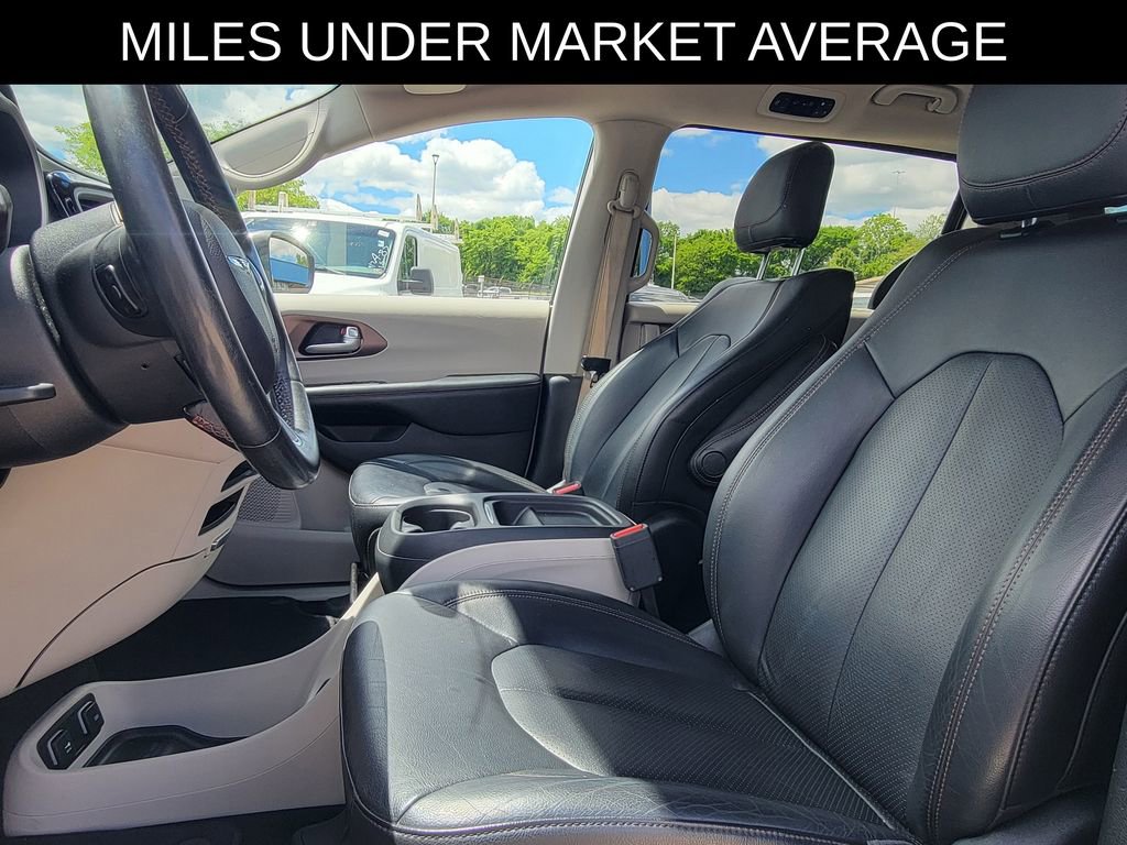 Used 2019 Chrysler Pacifica Touring-L FWD image 15