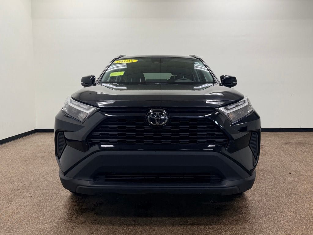 Used 2025 Toyota RAV4 XLE AWD/4WD image 9