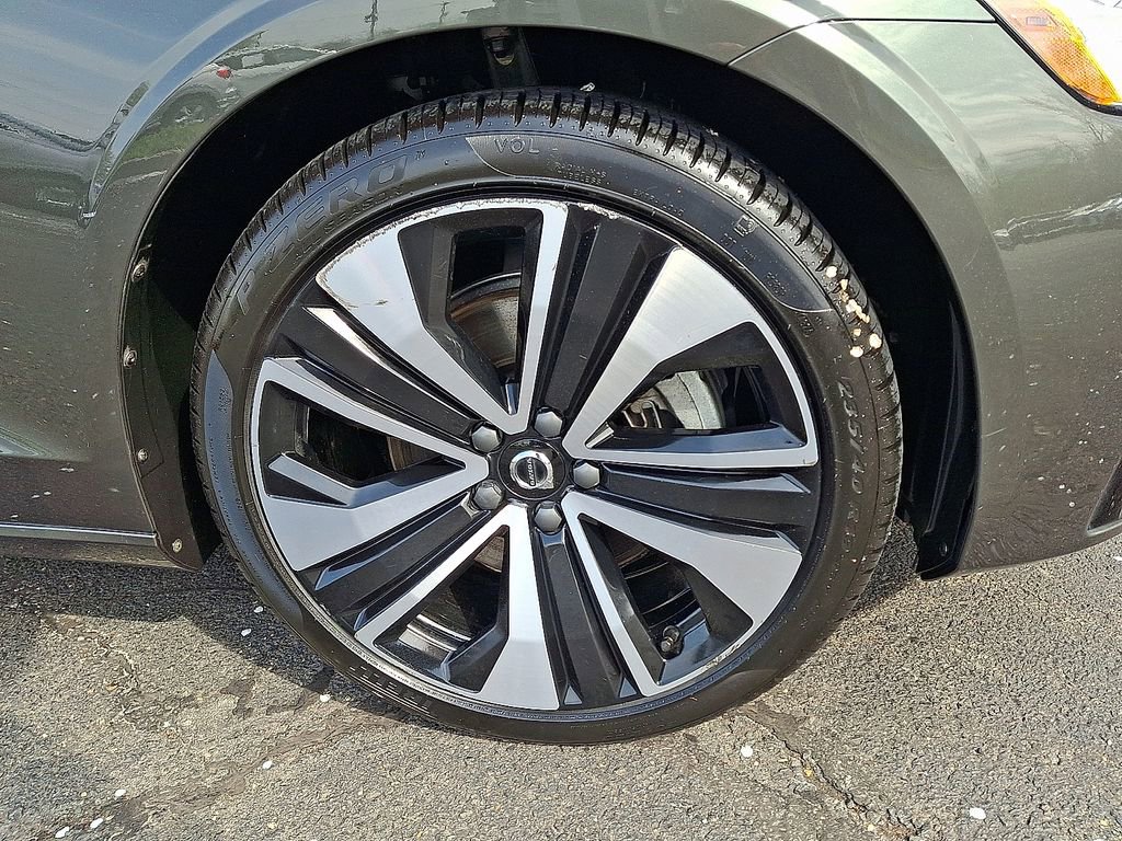 Used 2022 Volvo S60 B5 Momentum w/ Climate Package image 25