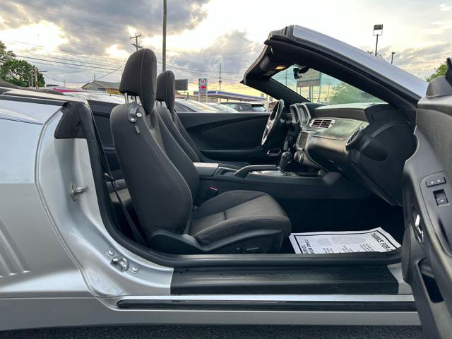 Used 2015 Chevrolet Camaro LT RWD image 16