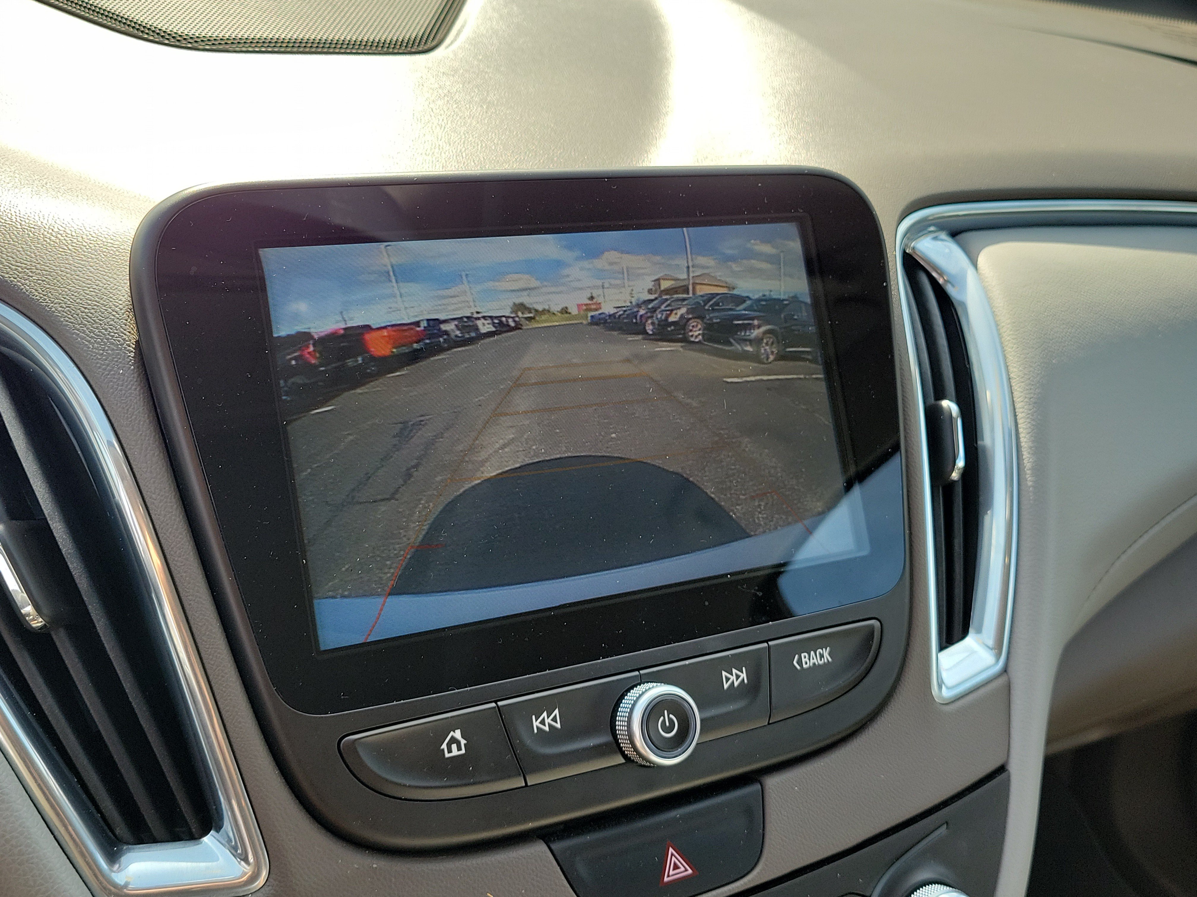 Used 2018 Chevrolet Malibu LT w/ Leather Package FWD image 27