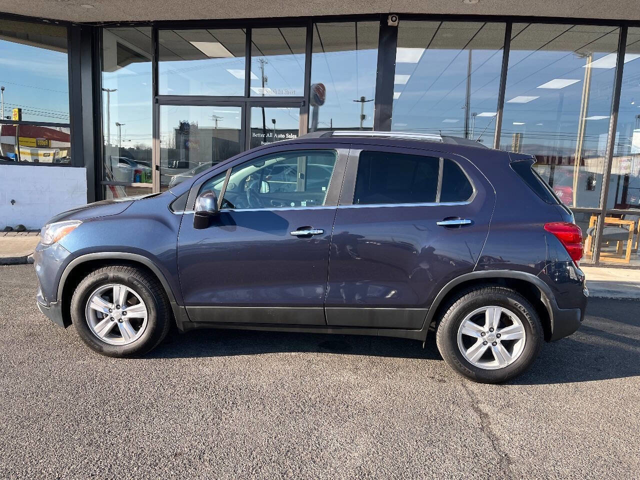 Used 2019 Chevrolet Trax LT w/ LT Convenience Package image 2