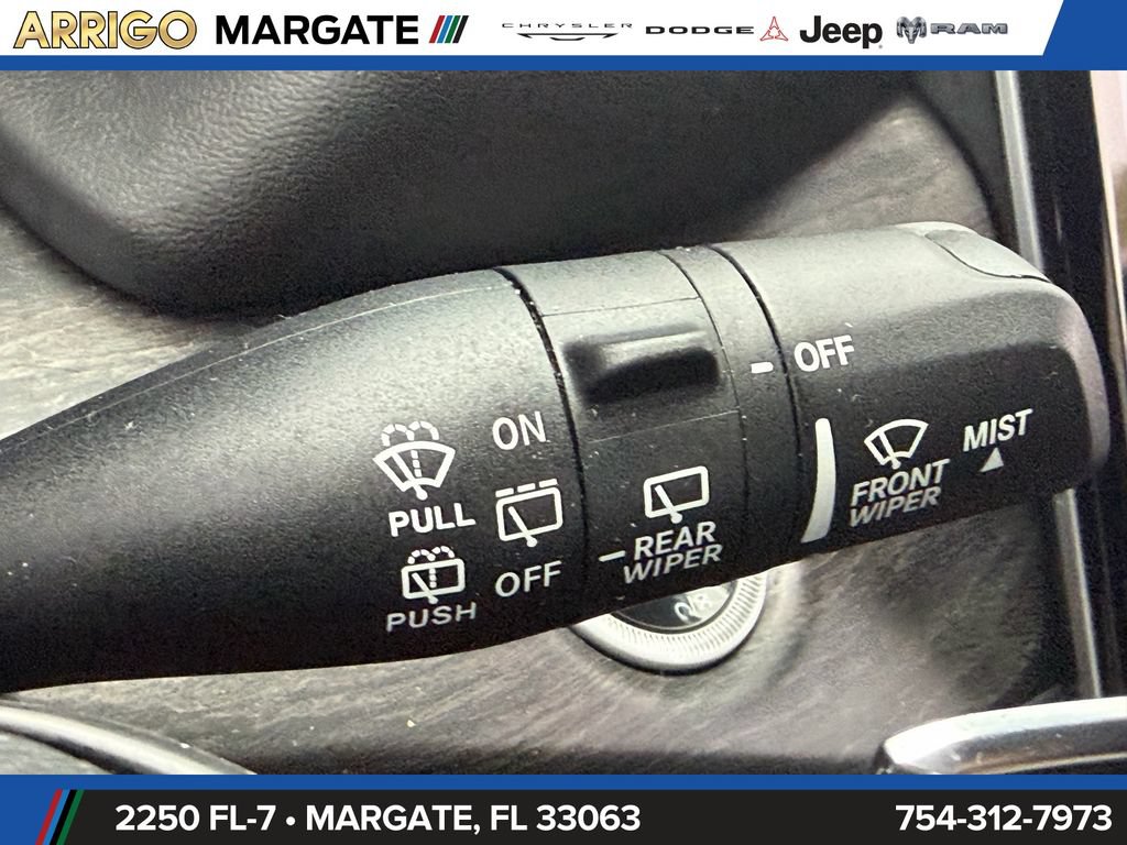 Certified 2025 Jeep Grand Cherokee Limited RWD image 30