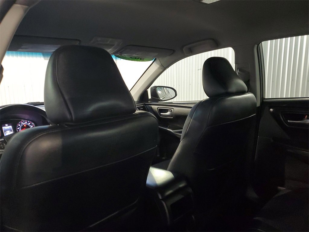 Used 2017 Toyota Camry XLE image 12