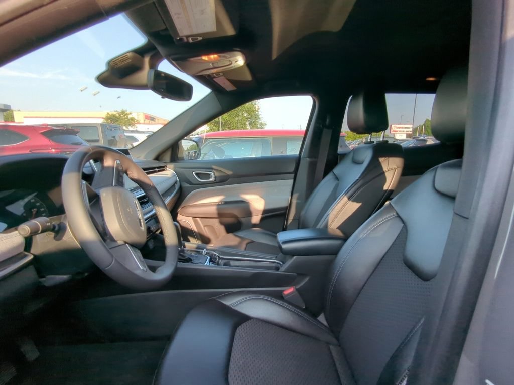 Used 2024 Jeep Compass Latitude AWD/4WD image 6